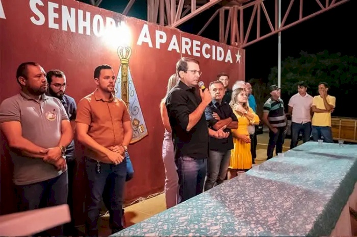 Entrega de calçamento e outras duas passagens molhadas