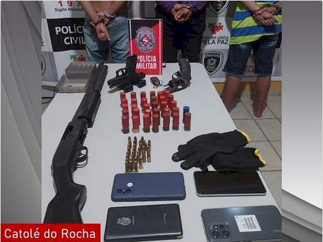 Armas de fogo e munições apreendidas pela PM, no Sertão