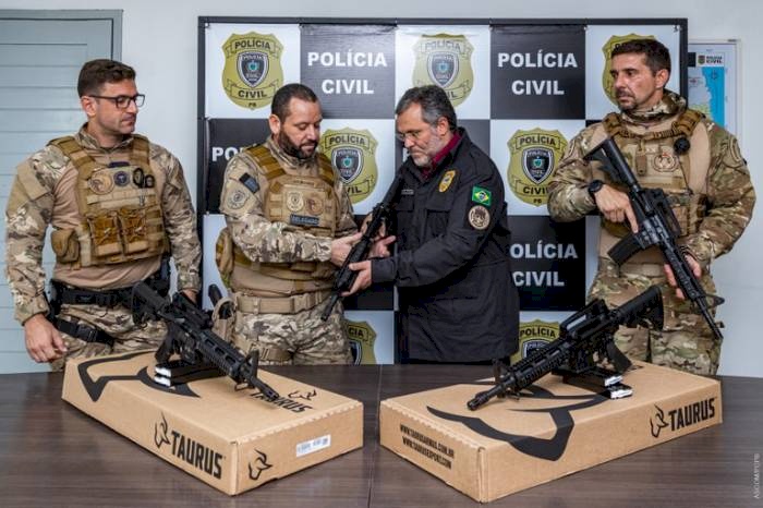 50 fuzis calibres 5.56 modelo T4, entregues há dez dias pelo governo do estado à Polícia Civil