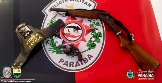 Durante rondas, polícia apreende duas armas de fogo e conduz homem para a delegacia 