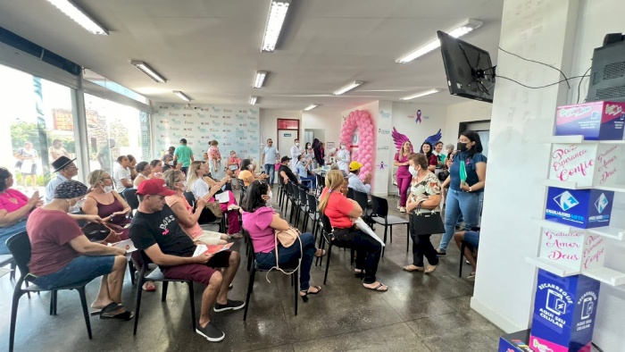 Oferta de exames para mulheres durante o Outubro Rosa