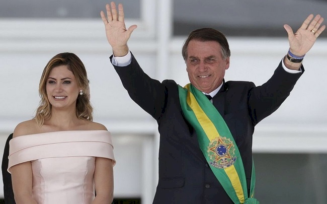 Presidente, Bolsonaro, com a 1a dama,  Michelle 