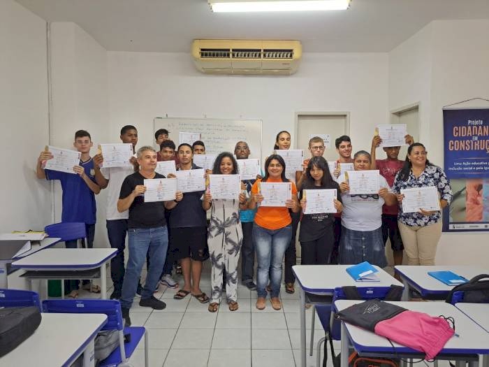 ntrega certificados e capacita novos profissionais para o mercado de trabalho