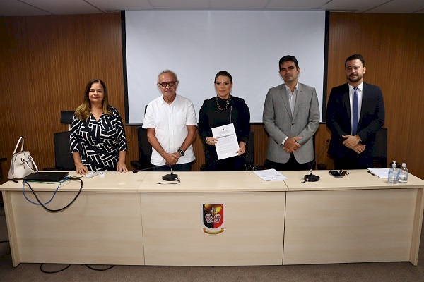 Acordo para disciplinar atividades e padronizar comércio na orla de JP