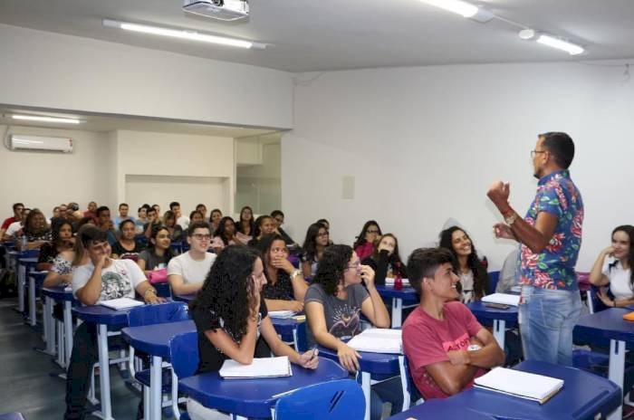 Inscrições para o cursinho preparatório para o Exame Nacional do Ensino Médio (Pré-Enem)
