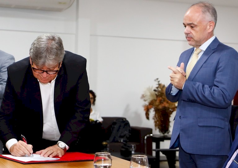 João Azevêdo assina termo de cooperação com CNJ e instituições da Paraíba para fortalecer políticas de ressocialização
