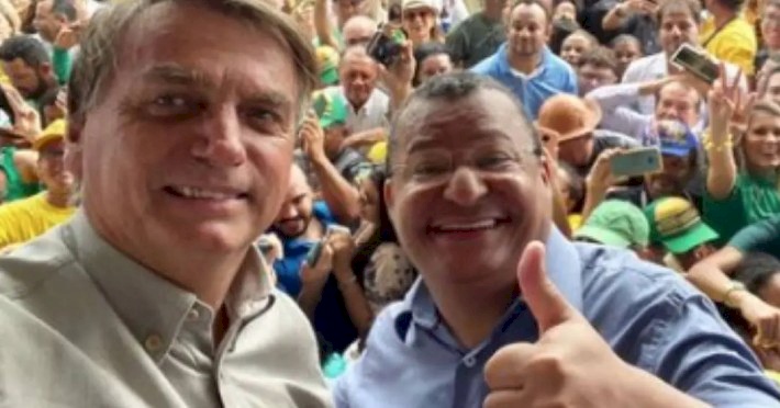 Bolsonaro ao lado de Nilvan Ferreira