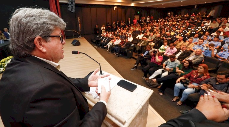 João Azevêdo participa de abertura do Maio Amarelo e destaca importância da conscientização para segurança no trânsito