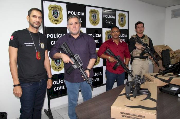 Entrega mais fuzis para equipes especializadas de João Pessoa e Campina Grande