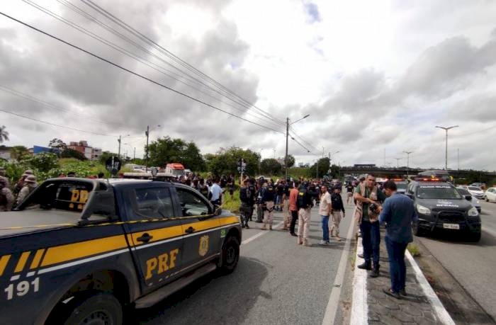 Policiais Federais na BR-116, em Fortaleza