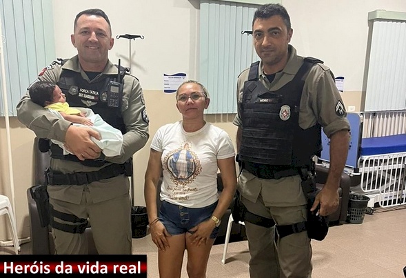Slavamento de vida de bebê engasgado com alimento