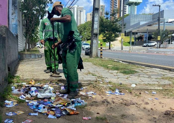 Descarte irregular de materiais de campanha política