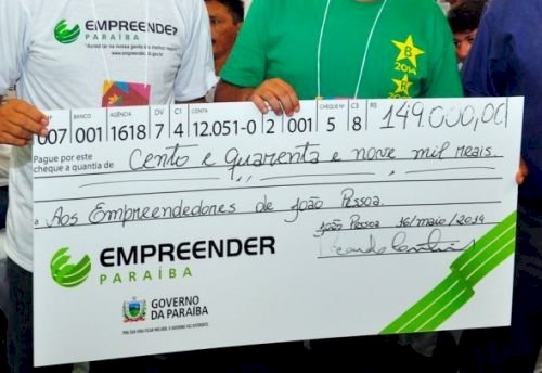 Programa Empreender PB assina 190 contratos em domicílio nesta semana