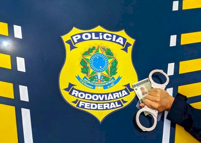  Carteira Nacional de Habilitação (CNH) falsa