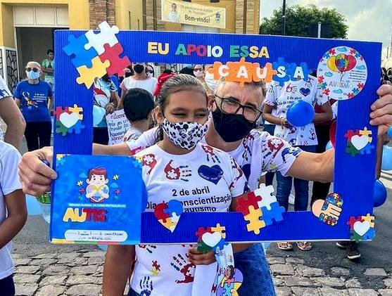 Famílias participam de evento de conscientização do autismo no município de Aparecida