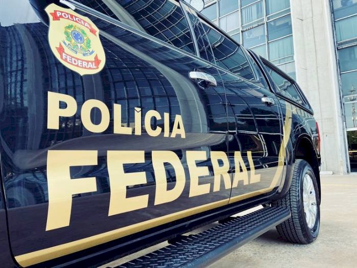 Cumprimento de dois mandados de prisão definitiva pelos crimes de roubo e desobediência