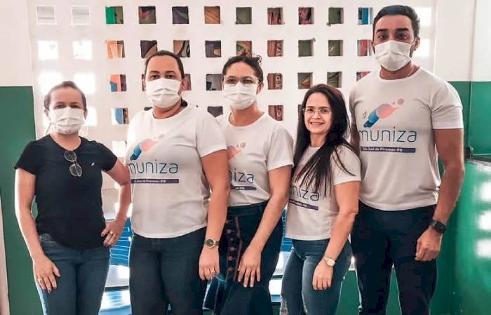 Dia D de mobilização de vacinação contra a influenza, multivacinação e covid-19
