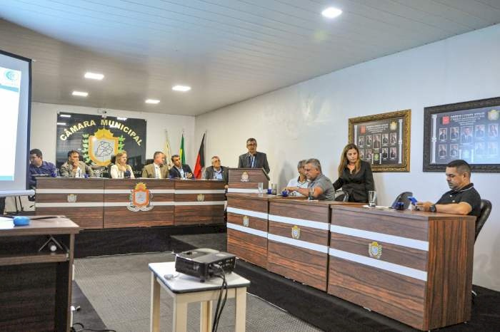 Discussão sobre regularização da distribuição de água em Areial e Montadas