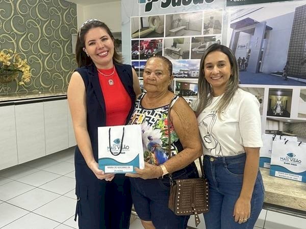 Entrega de óculos através do Programa Mais Visão 
