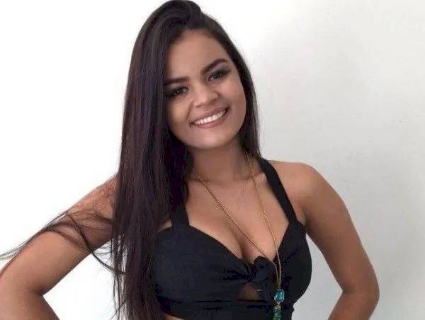 Cantora Danieze Santiago e o marido dela se envolveram em um acidente de carro