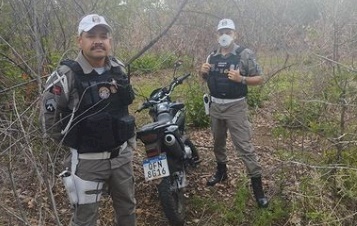 Motocicleta recuperada pela polícia militar em Sousa 