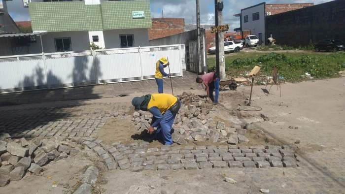 Serviços de tapa-buraco e manutenção de galerias