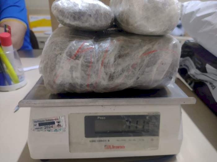 Prisão de homem por receber drogas por meio encomenda postal