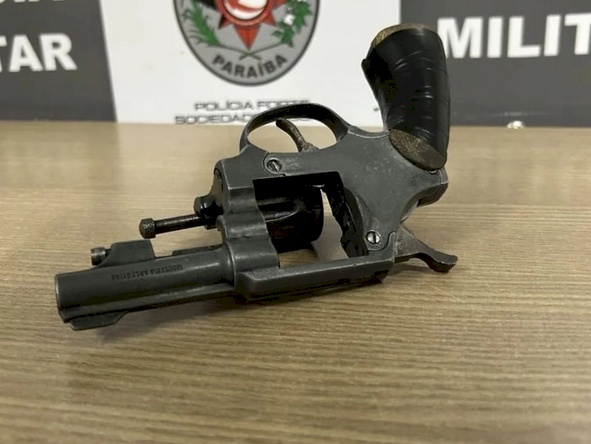 Apreensão de arma de fogo pela Polícia Militar