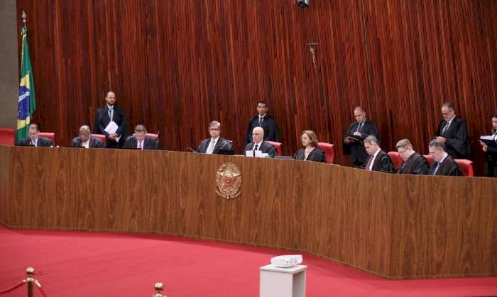 TSE suspende julgamento de Bolsonaro por abuso de poder nas eleições