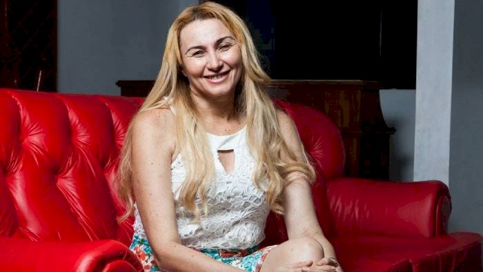 Cantora e compositora Rita de Cássia