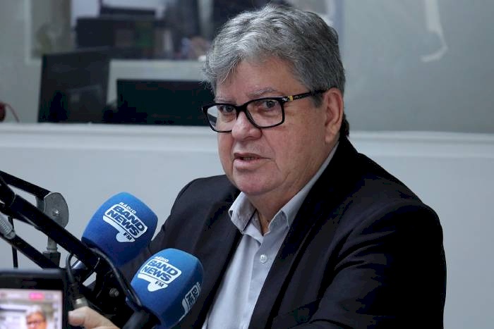 Governador João Azevêdo (PSB) em entrevista