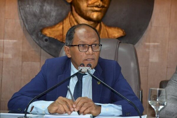 FARRA: Câmara de Vereadores de CG “inchada” com 309 cargos comissionados; TCE recebe denúncia, e intima Presidente para cessar efeitos da Lei