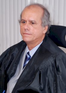 Desembargador Ricardo Porto suspende decisão sobre colação de grau antecipada em curso de Medicina