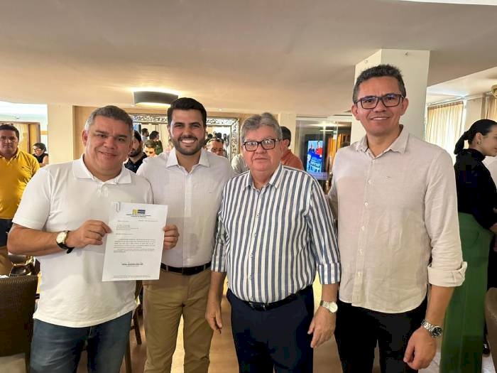 eunião de trabalho entre prefeitos de diversas regiões do estado com o governador João Azevêdo (PSB)