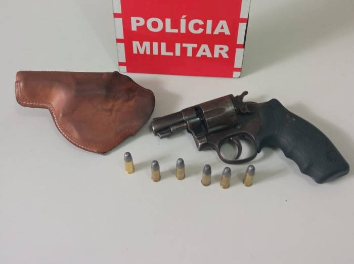 Revólver calibre 32, marca Taurus, com 06 (seis) munições intactas
