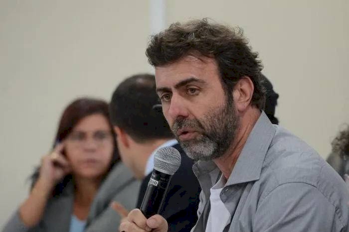 Freixo alegou que a postagem, posteriormente deletada, possuía um caráter satírico e humorístico