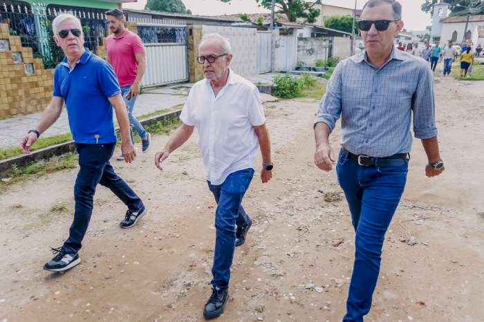 Obras de pavimentação em mais 19 ruas de Mangabeira 