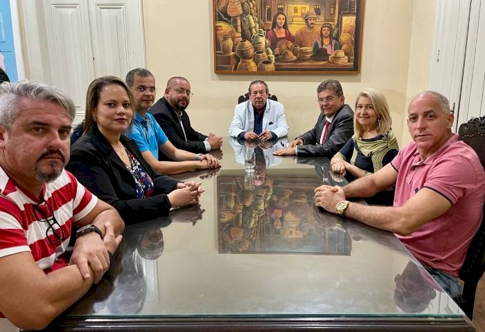 Jutay Meneses (Republicanos), acompanhado do presidente da ALPB, Adriano Galdino, participou de reunião com secretário Ronaldo Guerra