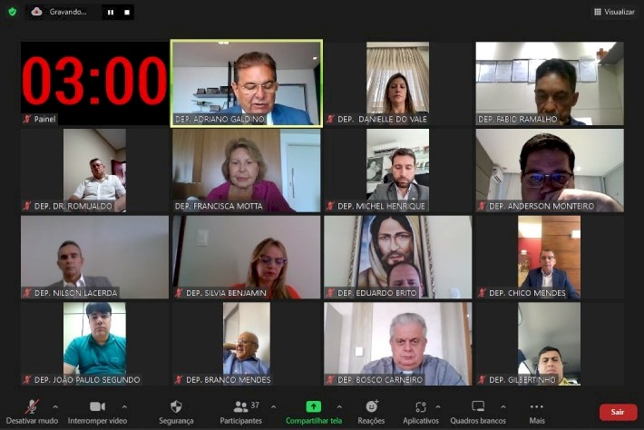 Deputados Estaduais em sessão ordinária 