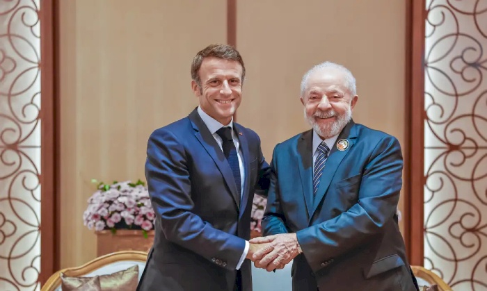 Lula e Macron visitam floresta