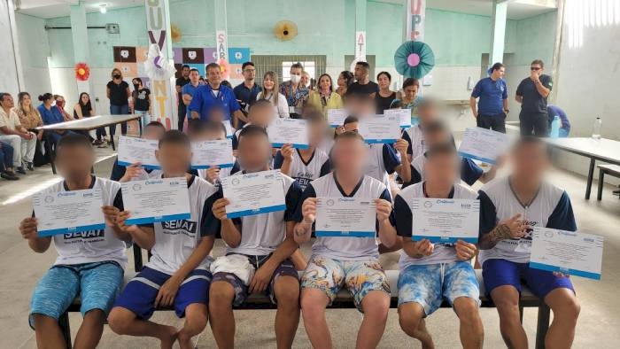 Cursos profissionalizantes de Pintor e Revestimento Cerâmico
