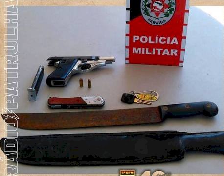 Abordagem a veículo acaba com apreensão de arma de fogo e jovem preso