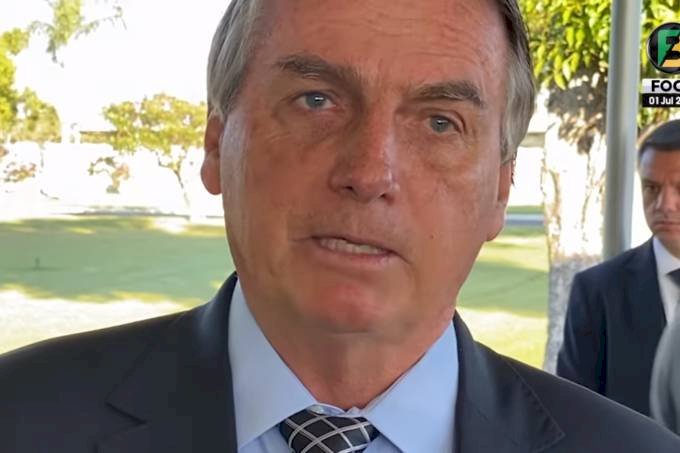 Bolsonaro volta a questionar “eleições no Brasil”, e cita que Aécio venceu Dilma em 2014