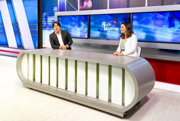 Candidata ao Senado Federal Pollyanna Dutra em entrevista