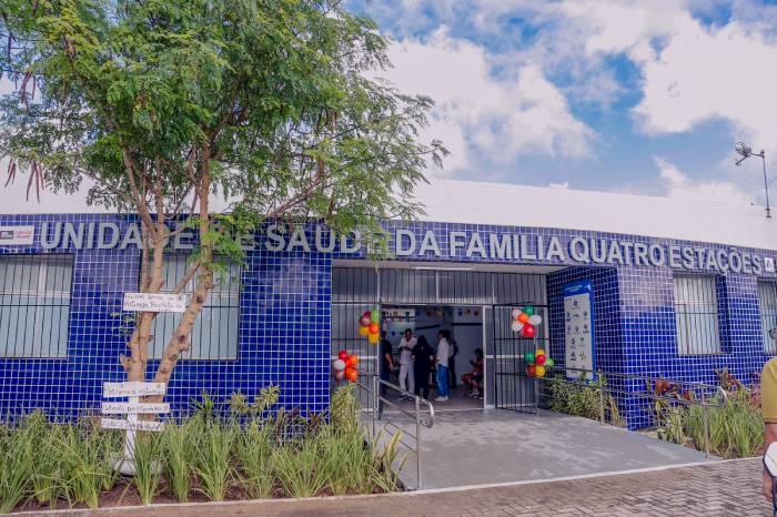 Entrega reestruturação da Unidade de Saúde da Família Quatro Estações