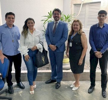 O juiz Natan e equipe foram recebidos pela diretora Nadja Abrantes