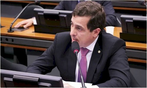 Gervásio apresenta projeto para suspender decretos de Bolsonaro que flexibilizam acesso de armas e munições