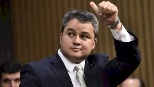 Efraim racha com João Azevedo, e anuncia aliança com Pedro Cunha Lima 