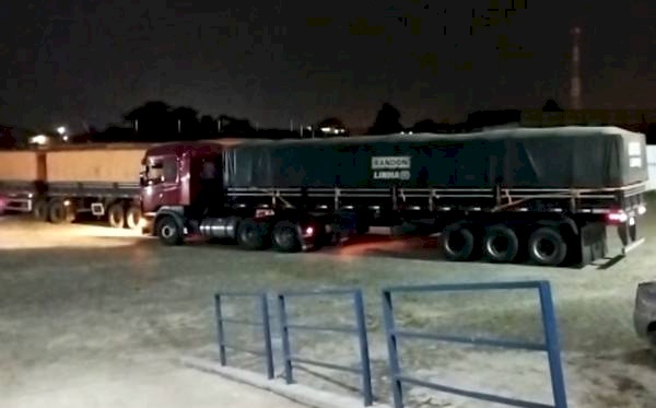 Três carretas de milho em grãos sem nota fiscal e uma carrada de bebida quente