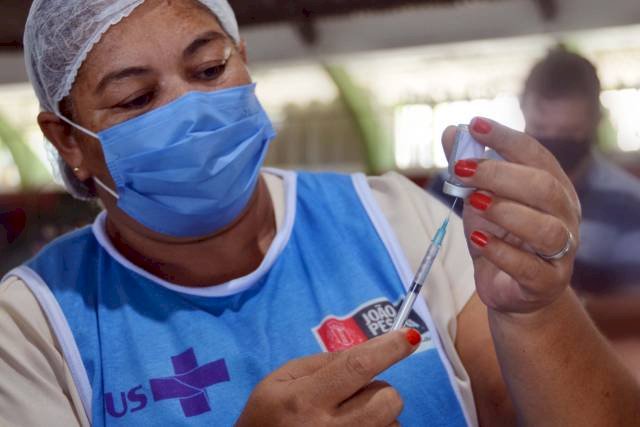 João Pessoa dedica segunda-feira à dose de reforço das vacinas Astrazeneca e Coronavac